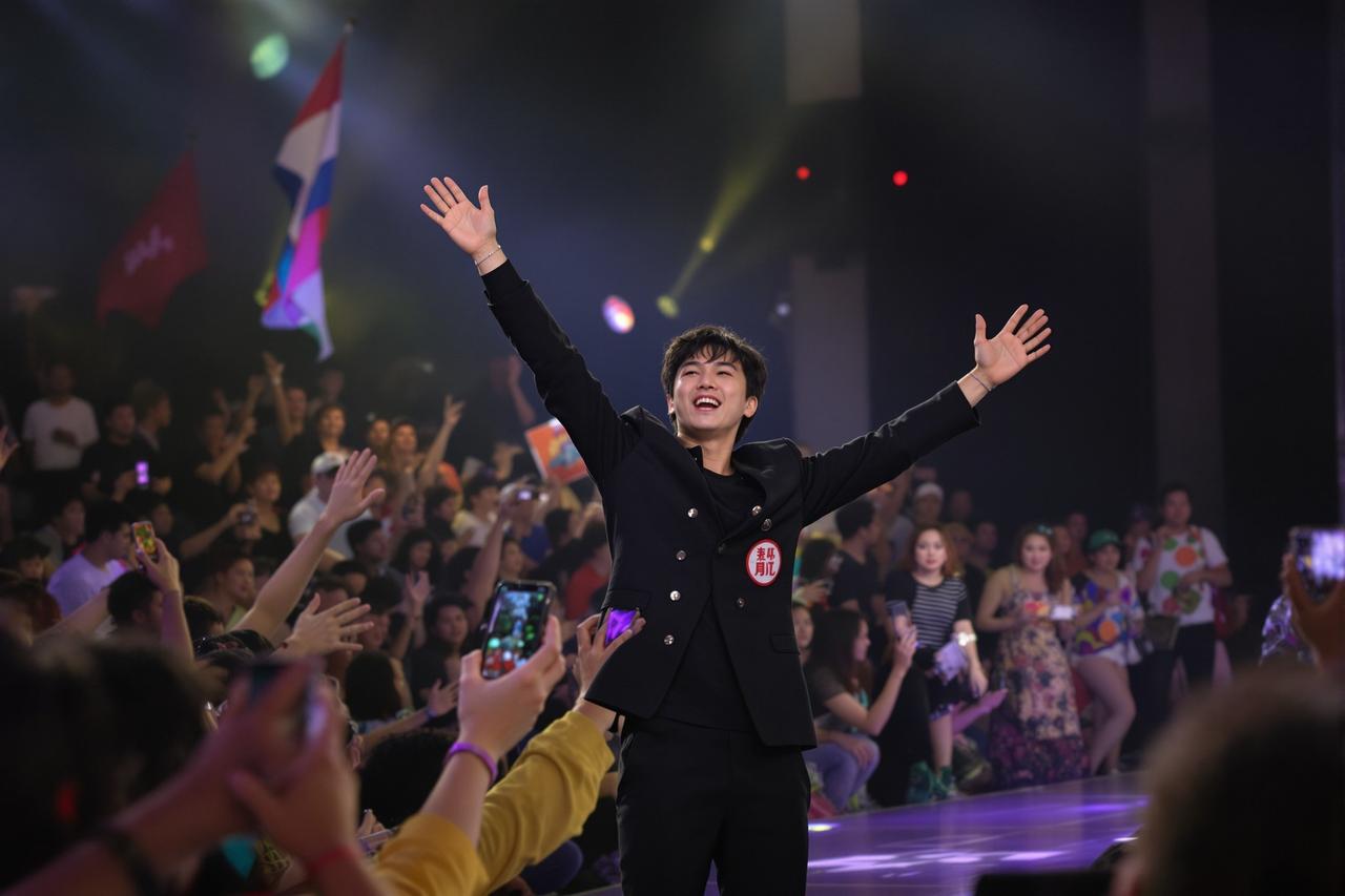 电影网影迷见面会圆满举行，万名粉丝热情参与